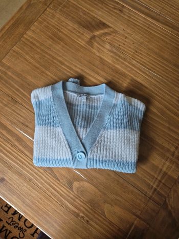 Gilet col V à boutons