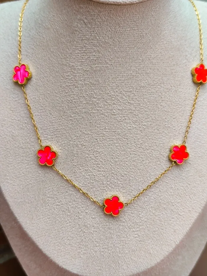 Collier doré avec trèfles roses fushia nacrés - photo numéro 9
