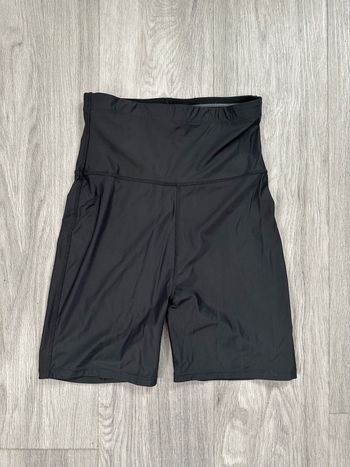 Short gainant noir taille haute T40 L