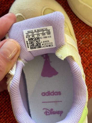 Adidas fille 23  urgent 