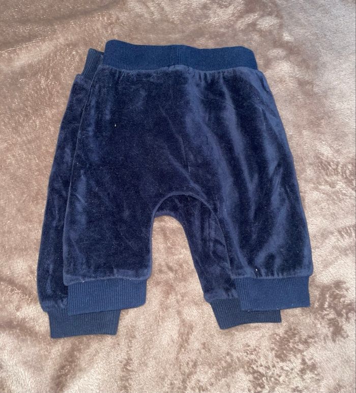2 pantalons velours 3 mois - photo numéro 1