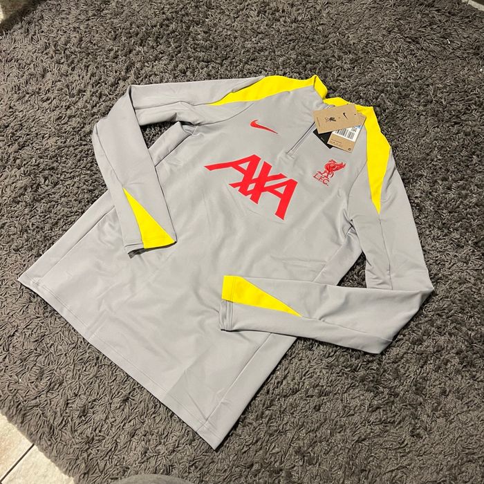 Haut de survêtement Nike liverpool brodé.