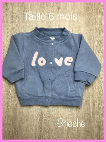 Veste sweat bleu et inscription love - taille 6 mois