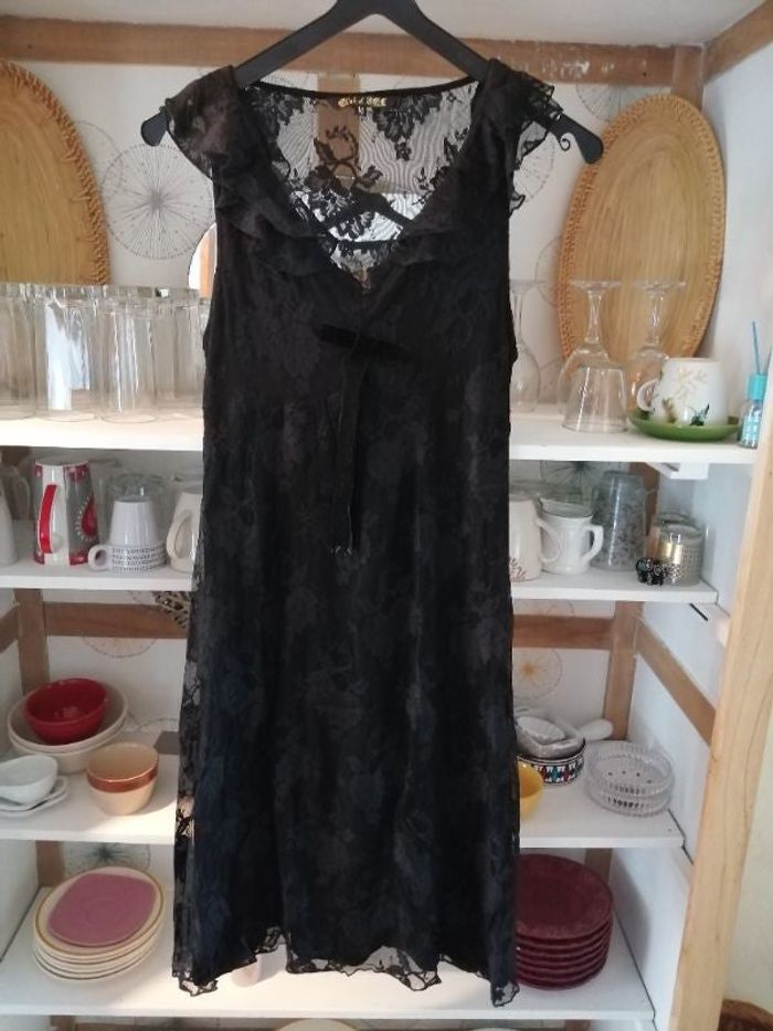 Robe noire en dentelle