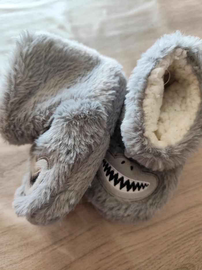 Chaussons gris monstre - photo numéro 4