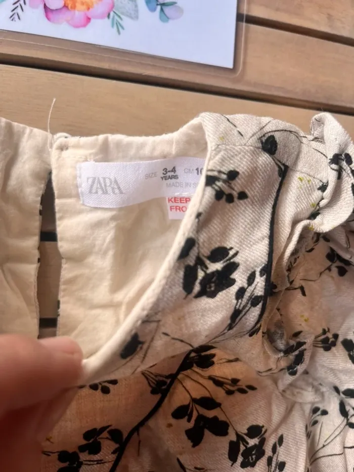 Robe fleurie Zara 4 ans - photo numéro 2