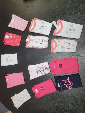 Lot de 13 bodys absorba
Seulement 3 ont été porté et très peu...
Tous les autres sont neufs jamais portés