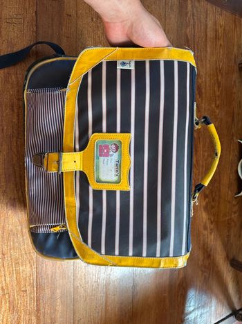 Grand cartable d’écolier vintage Tann’s édition limitée Petit Bateau bleu jaune rayé marin