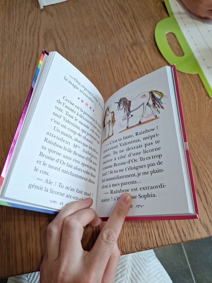 Livre l'école des licornes : Sophia et Rainbow n°1 - photo numéro 3