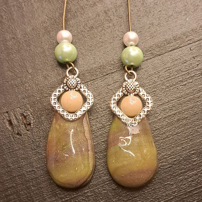 Boucles d'oreilles pendante avec pâte polymere vert marron - photo numéro 9