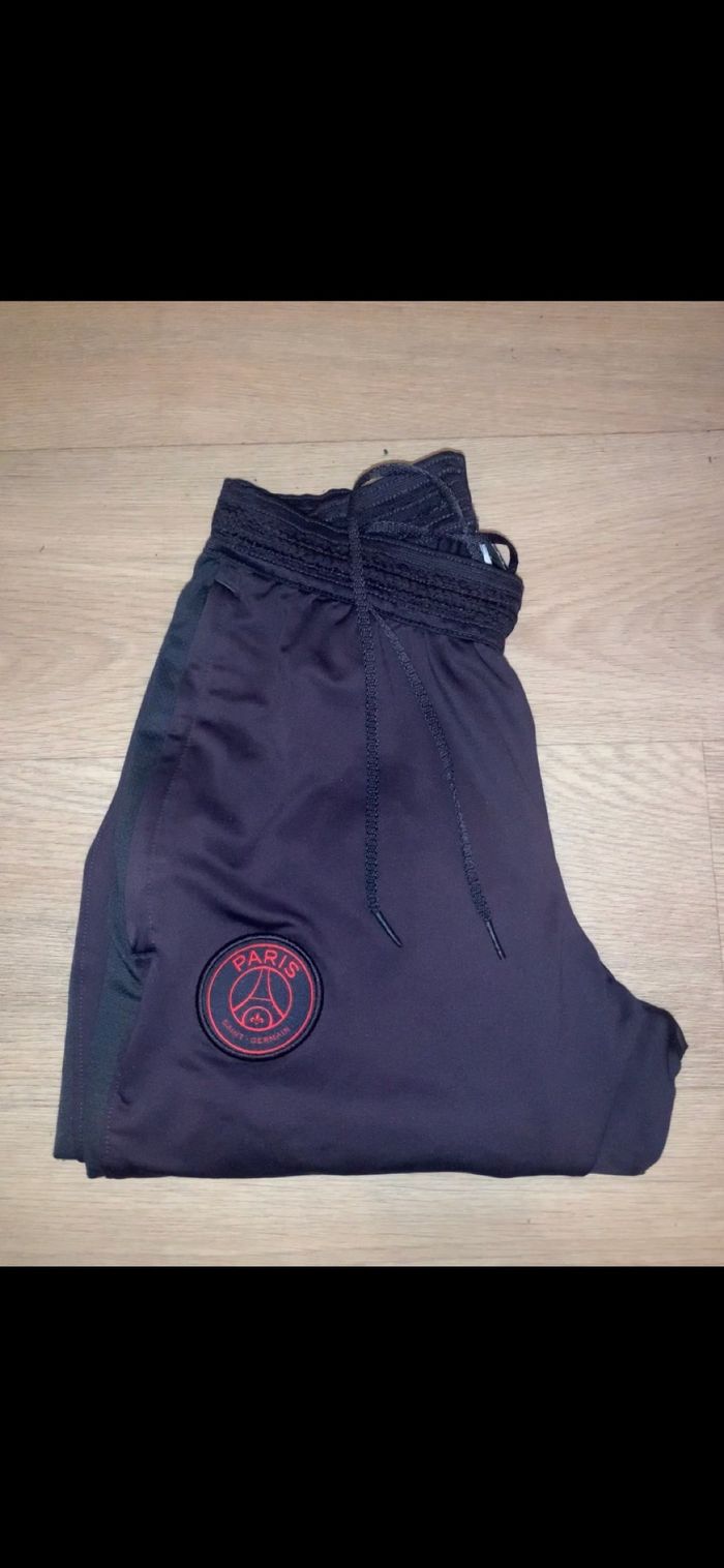 Jogging nike Paris saint germains taille S adulte - photo numéro 2