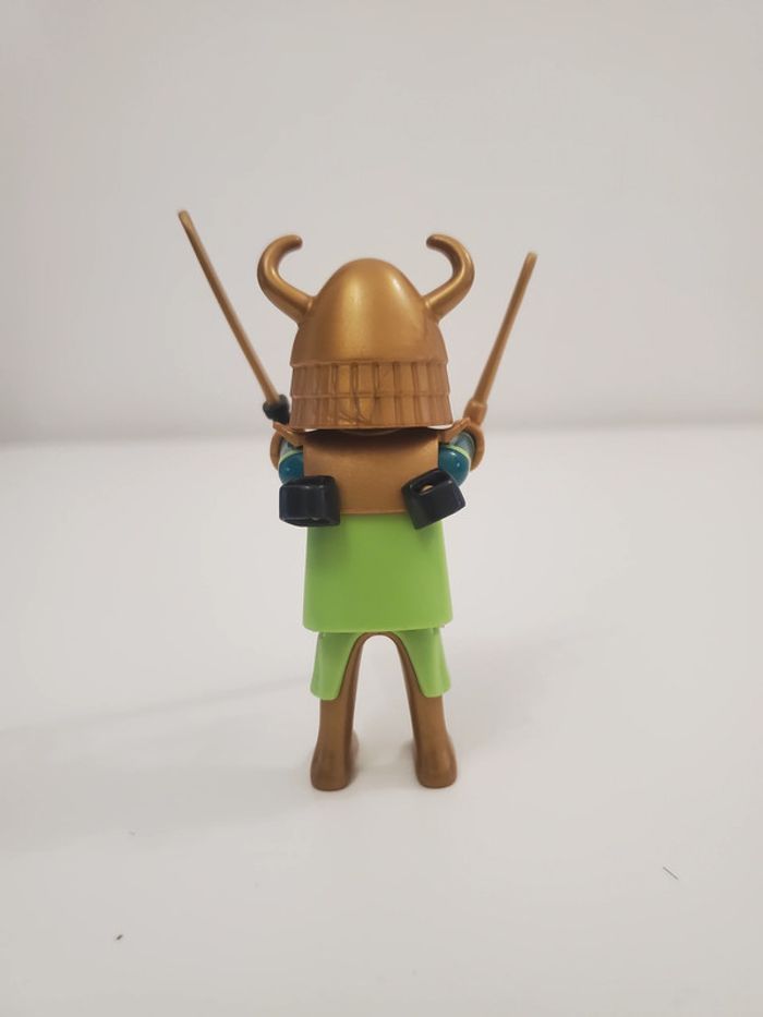 Playmobil Médiéval un Samouraï Guerrier avec casque, épée, sabres très bon état - photo numéro 4