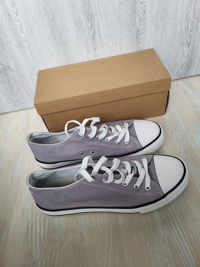 Baskets basses style converses pointure 40 - photo numéro 4