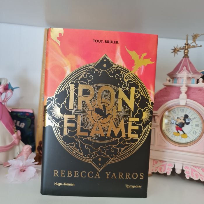 Livre Iron flame Rebecca Yarros tome 2 Fourth wing