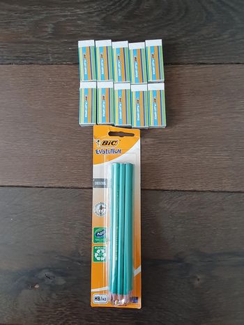 Lot de gomme et crayon