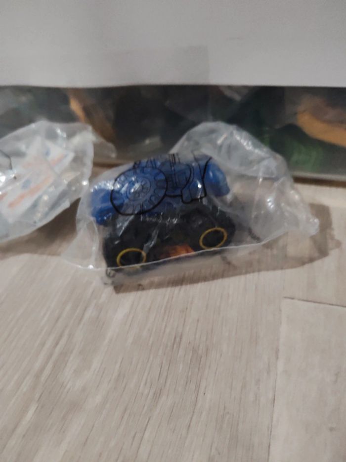 Figurine McDonald's Hot Wheels neuve. - photo numéro 3