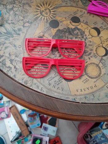 Lot de lunettes rouge