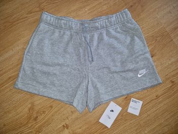 Short Nike taille M comme NEUF
