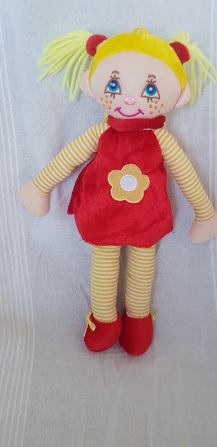 Poupée en chiffon robe rouge fleur jaune - photo numéro 2