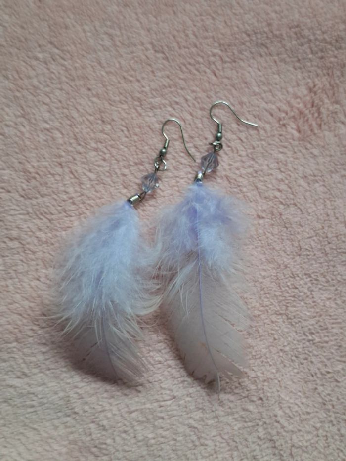 Boucles d'oreilles plumes lila