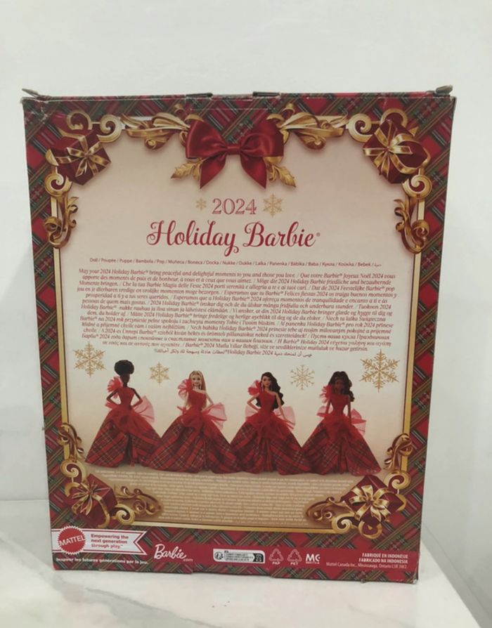 Barbie signature Holiday 2024 neuve. - photo numéro 2