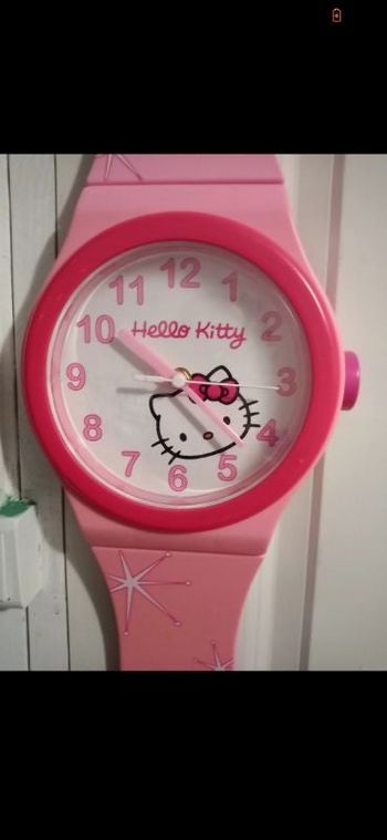 Montre murale hello Kitty,