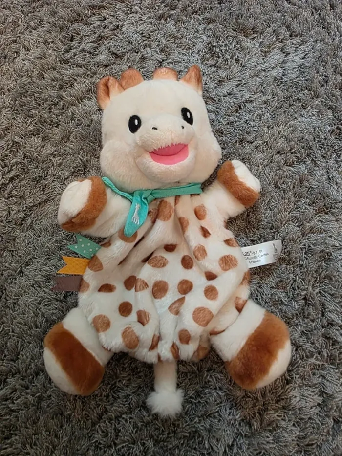 Doudou marionnette Sophie la girafe