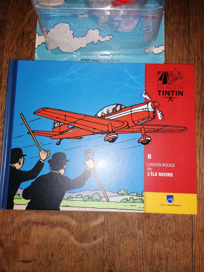 Tintin Avion n8 L avion rouge de L île noire - photo numéro 3