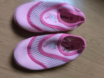 Chaussure plage . piscine