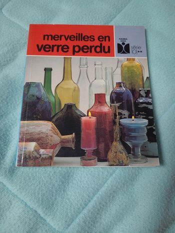 Livre merveilles en verre perdu