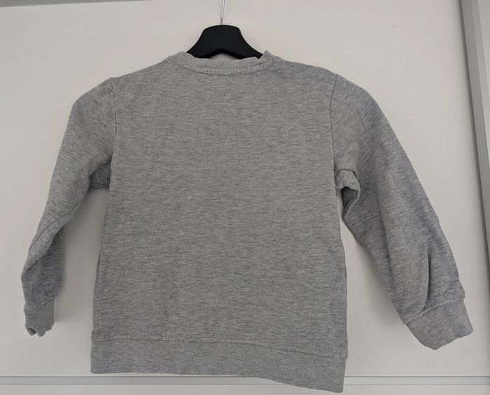Sweat gris tête de mort avec casque 6/7 ans - photo numéro 2