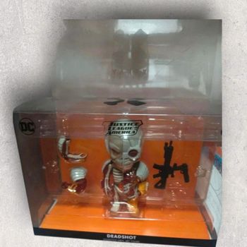 🎯 Figurine Justice League America – Deadshot 🔫