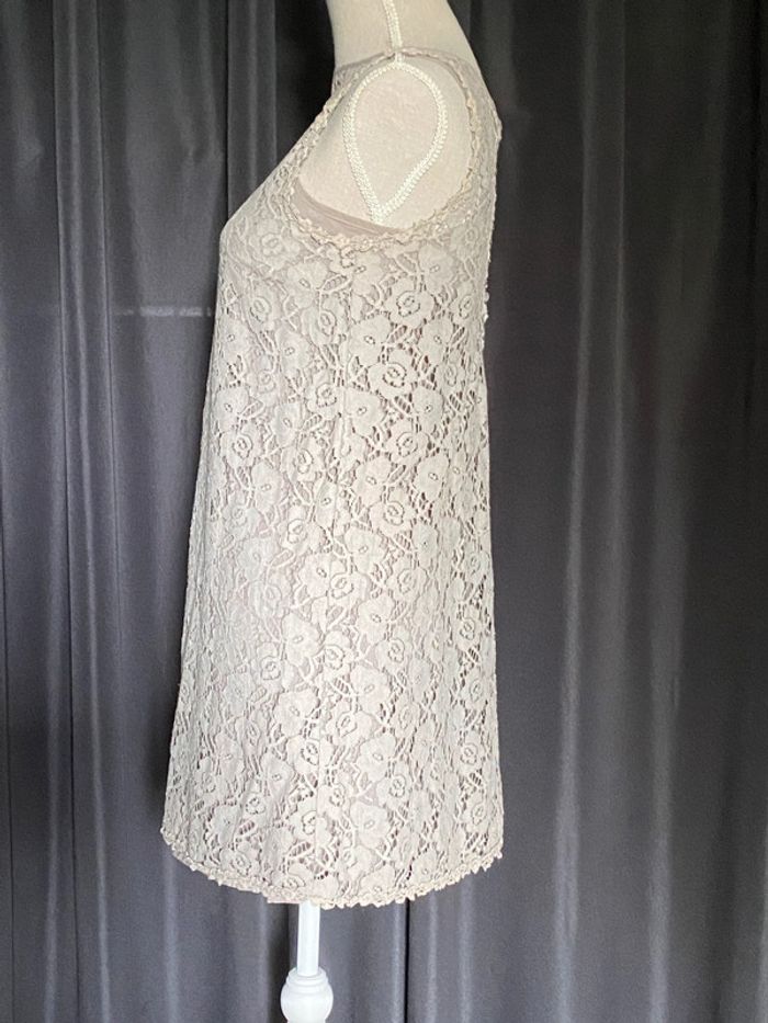 Robe grise en dentelle - photo numéro 7