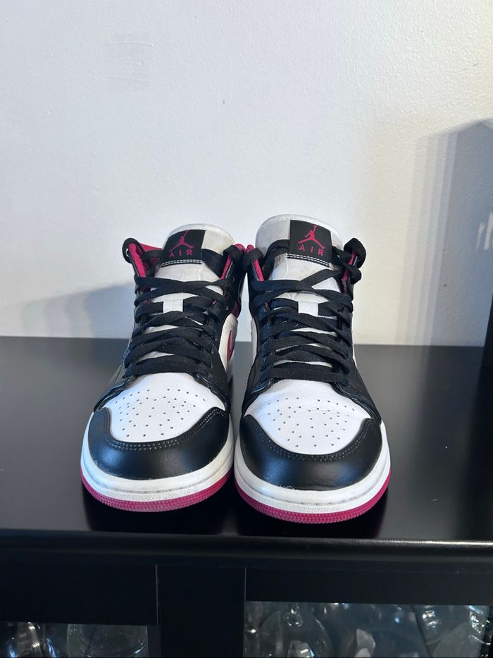Air Jordan 1 Mid – Pointure 40 – Très bon état – Coloris Bordeaux/Noir/Blanc - photo numéro 2