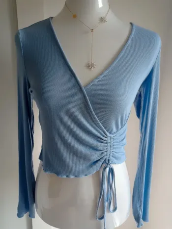 Magnifique haut court cache coeur crop top beau bleu ciel côtelé manches longues T.M Shein