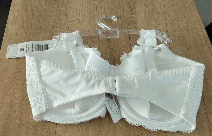 Soutien-gorge corbeille doublé dentelle blanc taille 90G Triumph - photo numéro 2