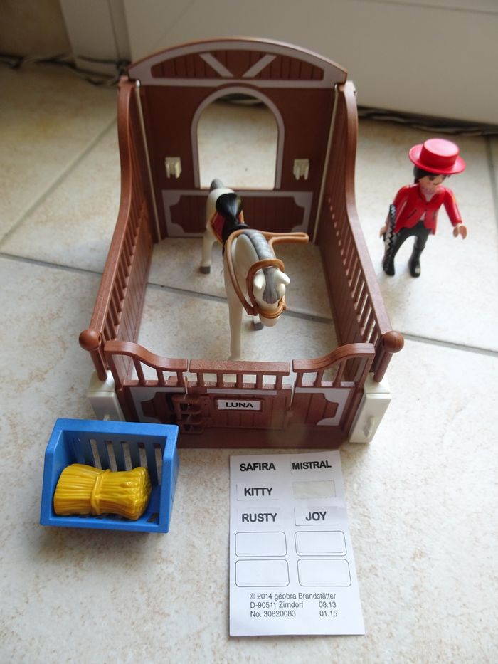 Playmobil Country 6928 Cavalier avec van et cheval + 2 boites chevaux - photo numéro 4