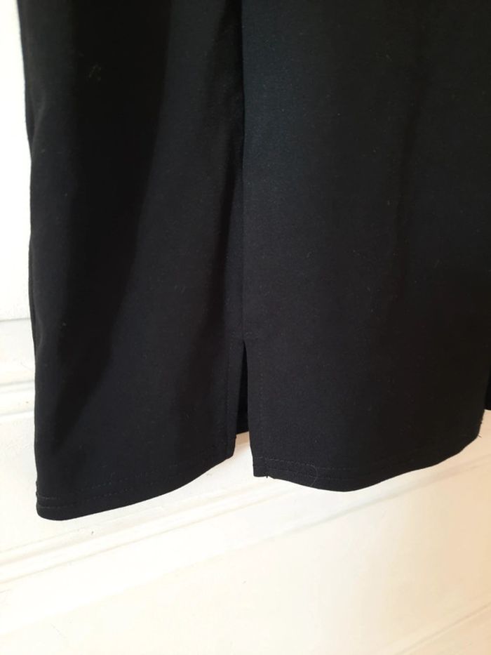 Robe noire simple moulante - photo numéro 2