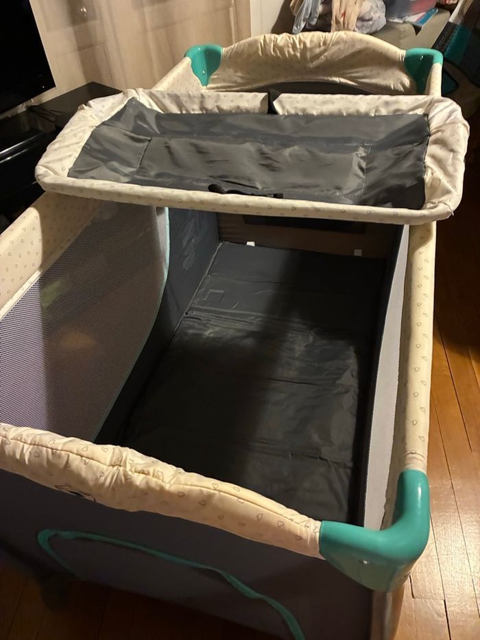 Lit parapluie Hauck, avec matelas à langer - photo numéro 1