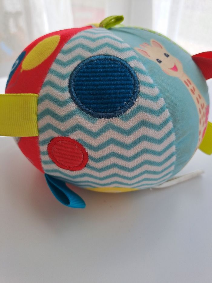 Ballle éveil sensorielle Sophie la girafe, Vulli - photo numéro 4