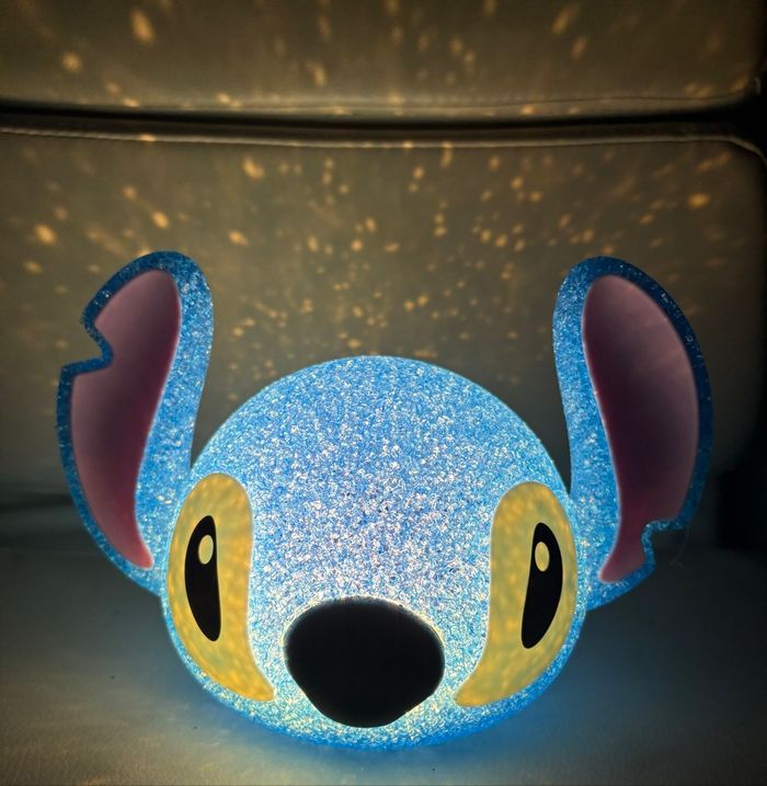 Veilleuse 3D Stitch avec projection de particules lumineuses (20 x 15 x 12 cm) Neuve