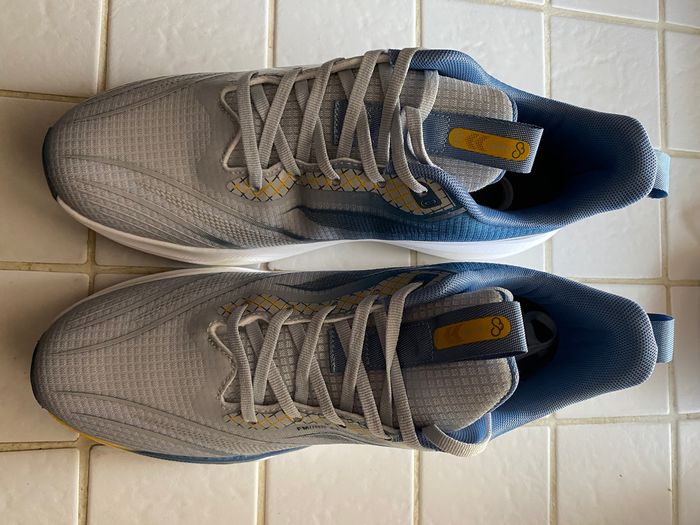 2 paires de chaussures de sport neuves - photo numéro 6