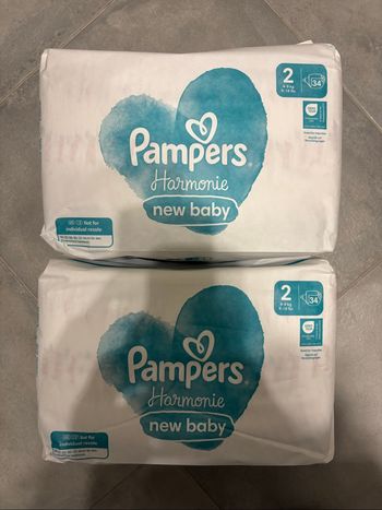 2  paquets de couches Pampers Harmonie 2