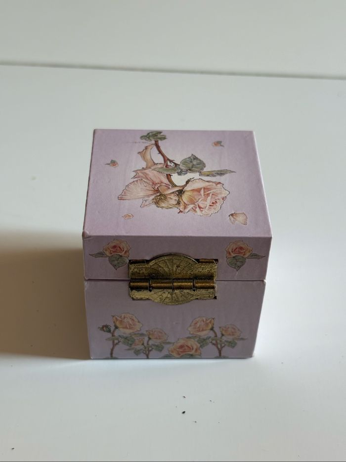 Boîte à dents en bois violet pastel à motifs floraux - photo numéro 3
