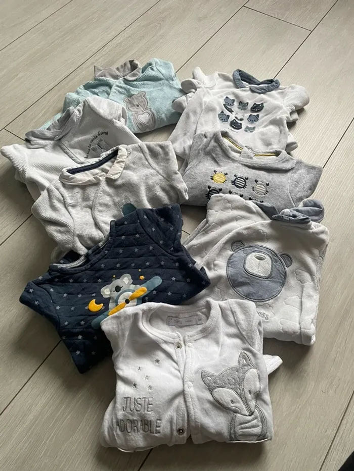 Lot de 8 pyjamas 1 mois