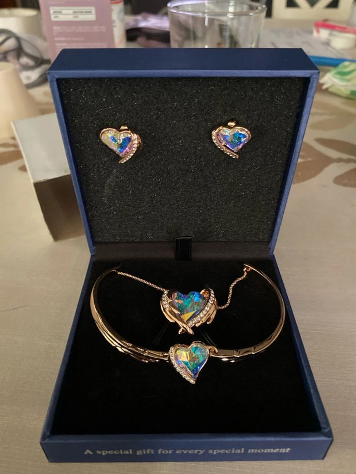 Collier boucles d’oreilles et bracelets