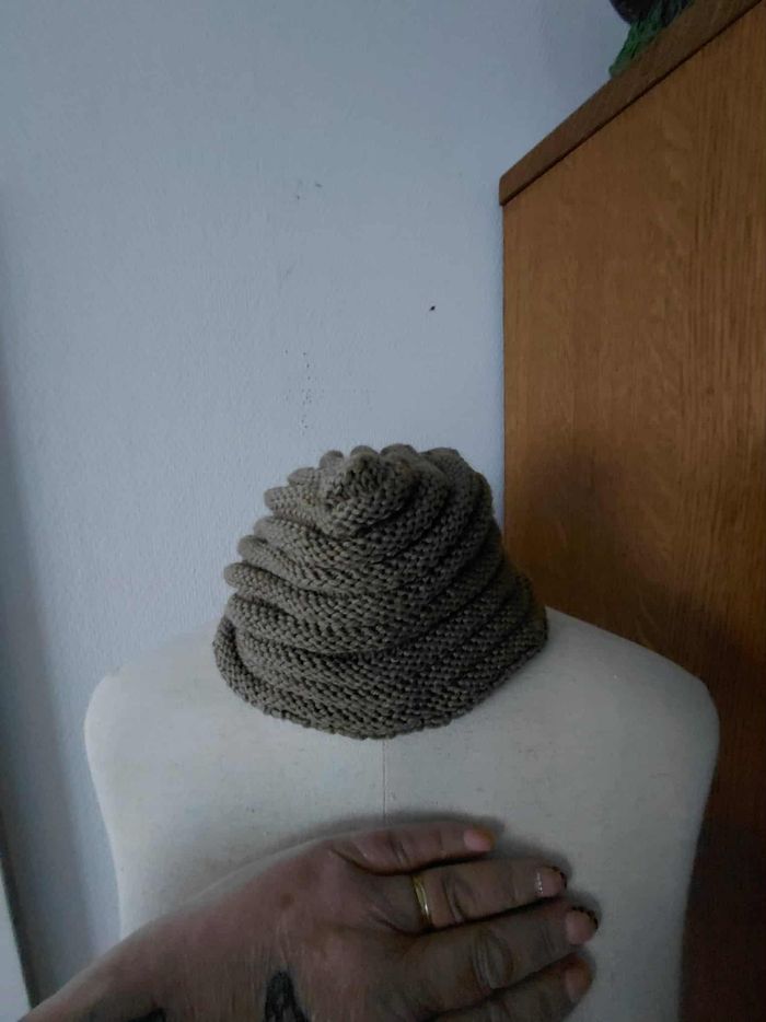 Très joli bonnet femme T U