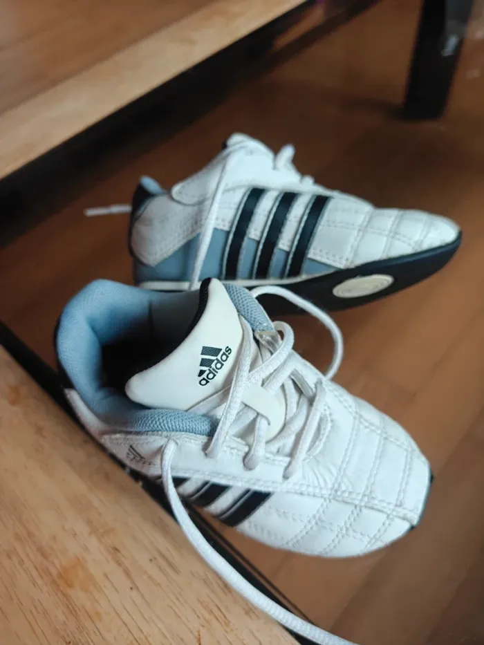 Chaussures Adidas pointure 22 - photo numéro 4