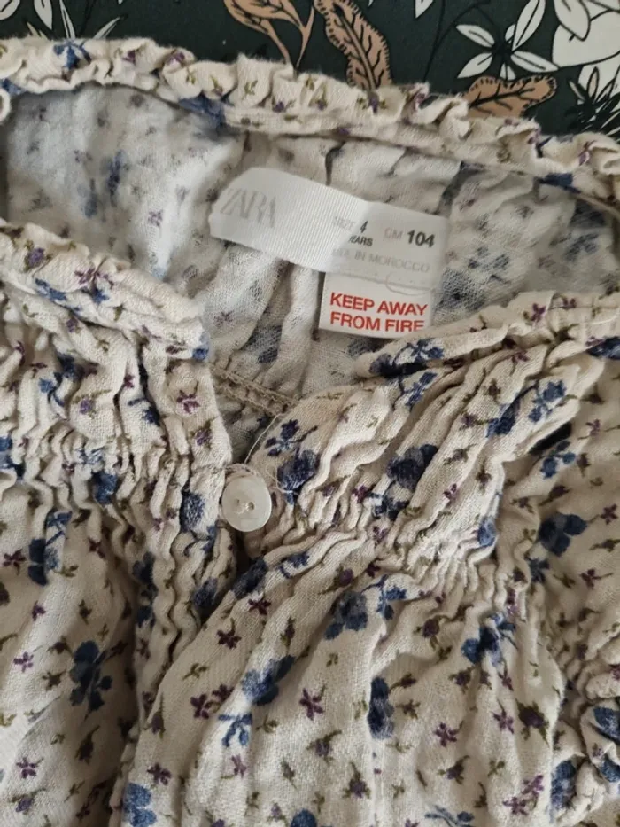 Chemise manches longues Zara 104cm beige à fleurs bleues - photo numéro 4