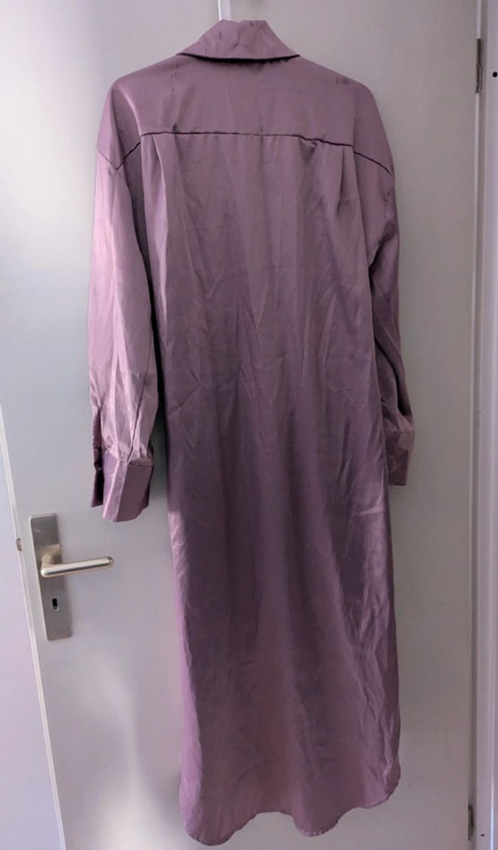 Robe longue satinée lilas - photo numéro 4
